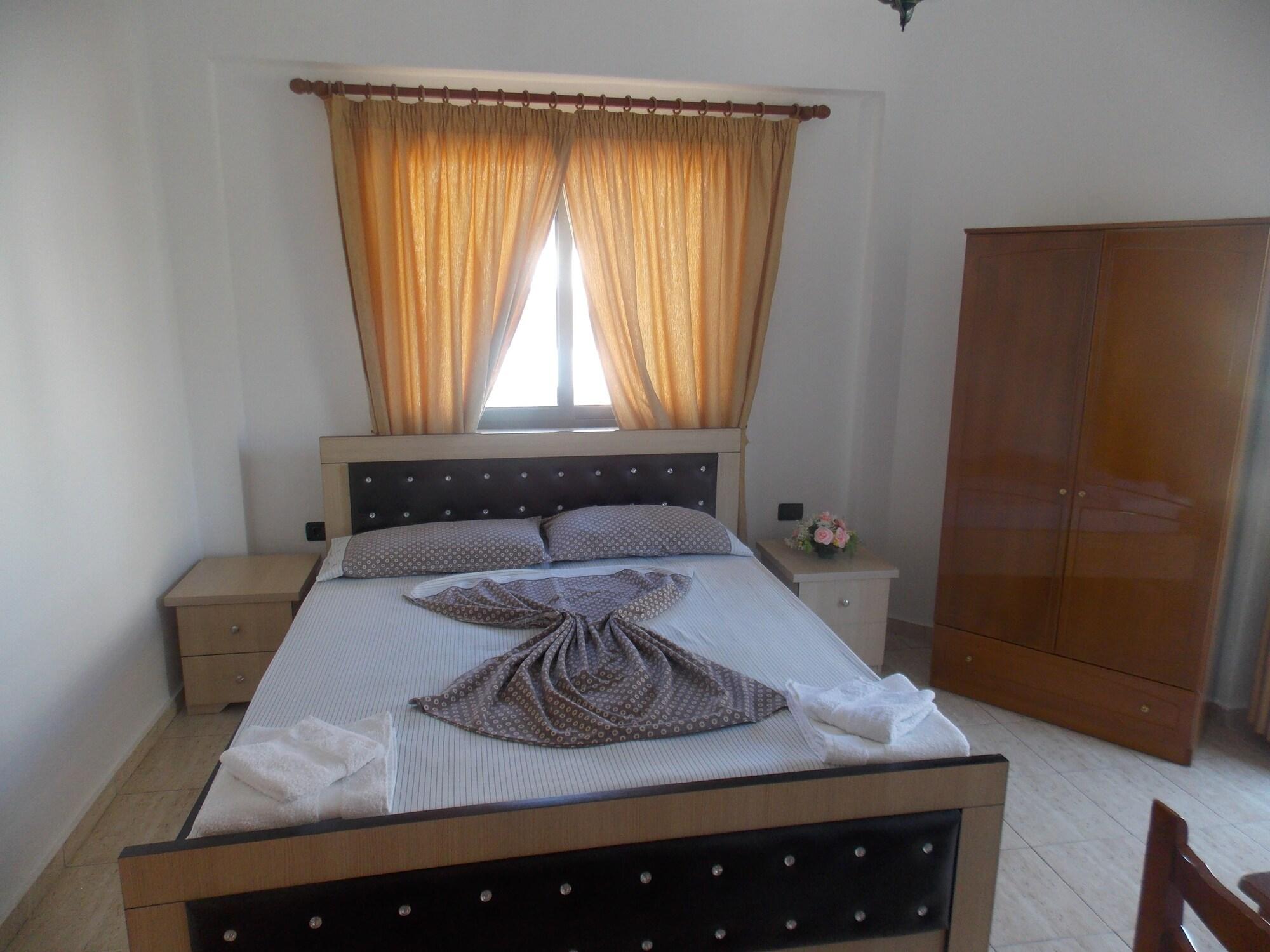 Blue Residence Sarandë エクステリア 写真