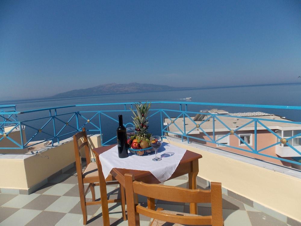 Blue Residence Sarandë エクステリア 写真